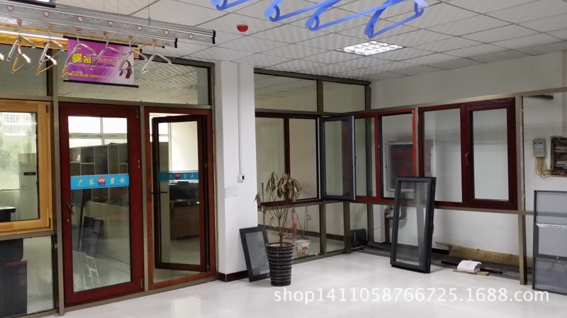 河南蜂巢推拉门厂家怎么选?从批发采购到定做落地的实用指南